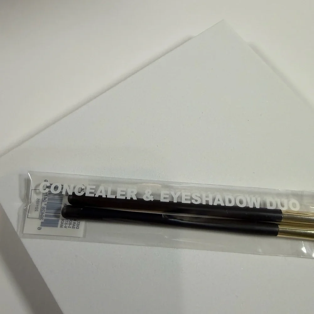 🩷5/$10🩷 Concealer & Eyeshadow Brush Duo